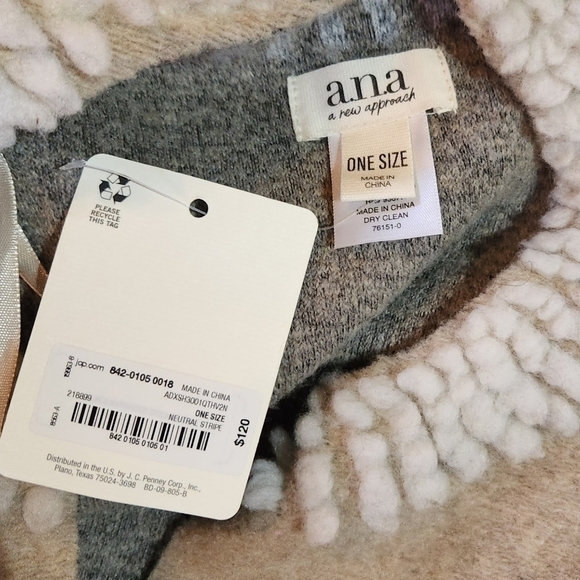 Ana Color-Block Wool Shawl - Picture 2 of 6